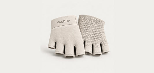 Valdra Minimal Lifting Gloves in ivory